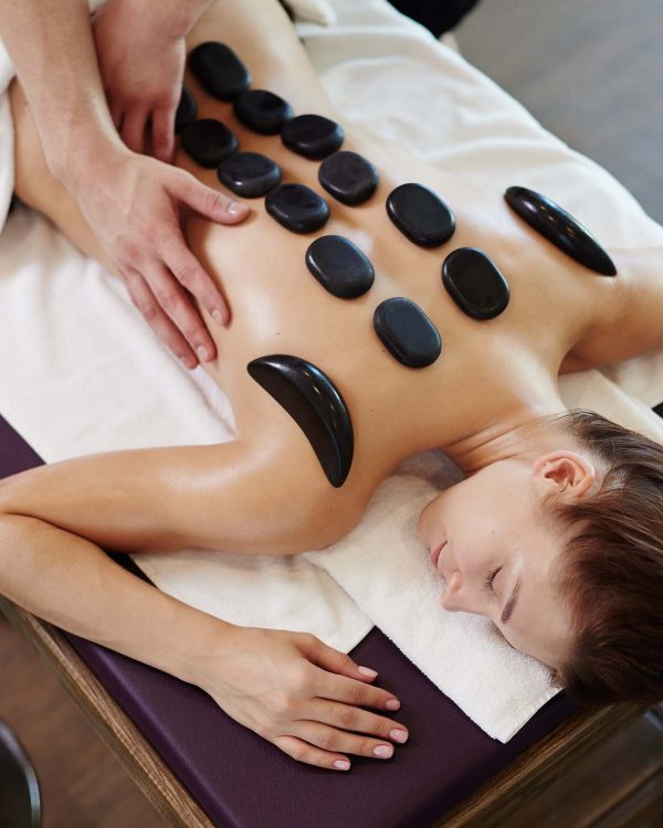 relaxing-stone-therapy-in-spa-CM7BPFL.jpg